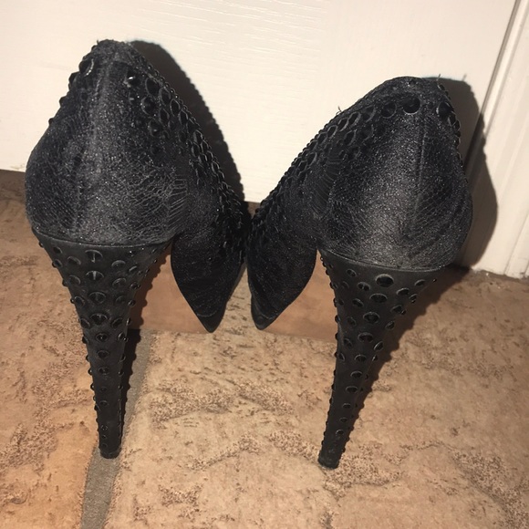 Betsy Johnson 9.5 Black Studded Heels - Picture 3 of 8